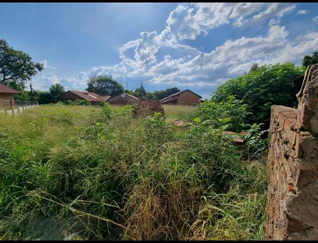 LAND FOR SALE IN FLORA PARK